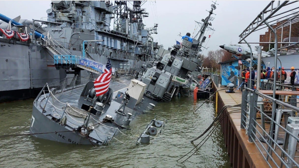 سفينة أميركية غارقة