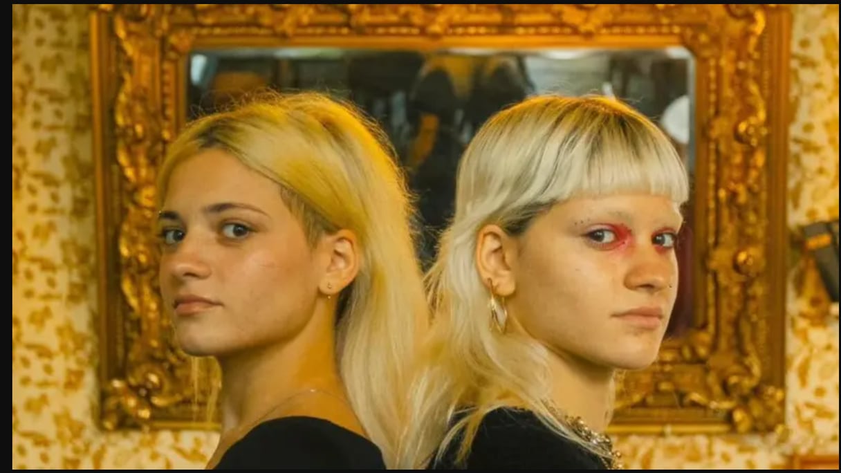 صورة للشقيقتين "إيمي" و"أنو" من فيسبوك (ميتا)