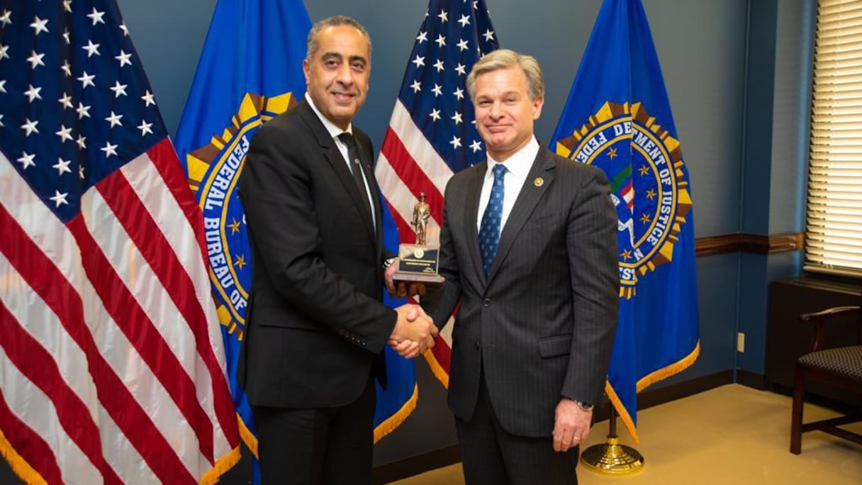 Abdellatif Hammouchi reçu par le patron du FBI, Christopher Wray, lors d'une visite de travail aux Etats-Unis, du 13 au 14 juin 2022.