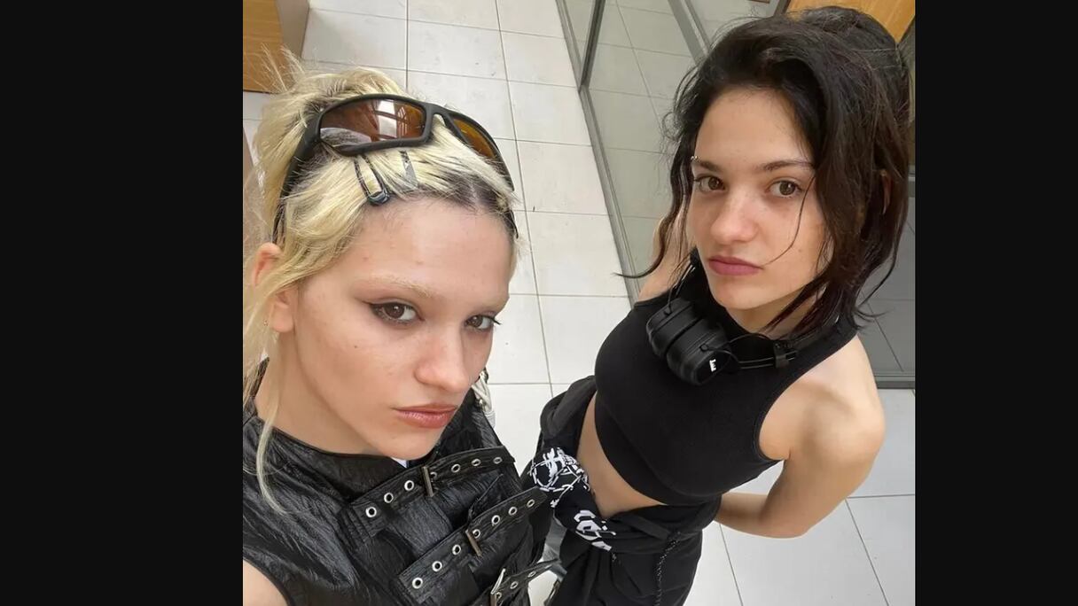 صورة للشقيقتين "إيمي" و"أنو" من فيسبوك (ميتا)