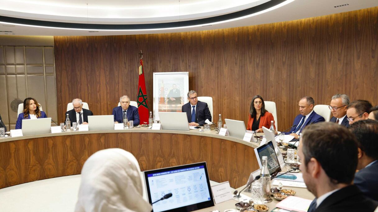 أخنوش يترأس اجتماع لجنة القيادة المكلفة بـ "عرض المغرب" في مجال الهيدروجين الأخضر