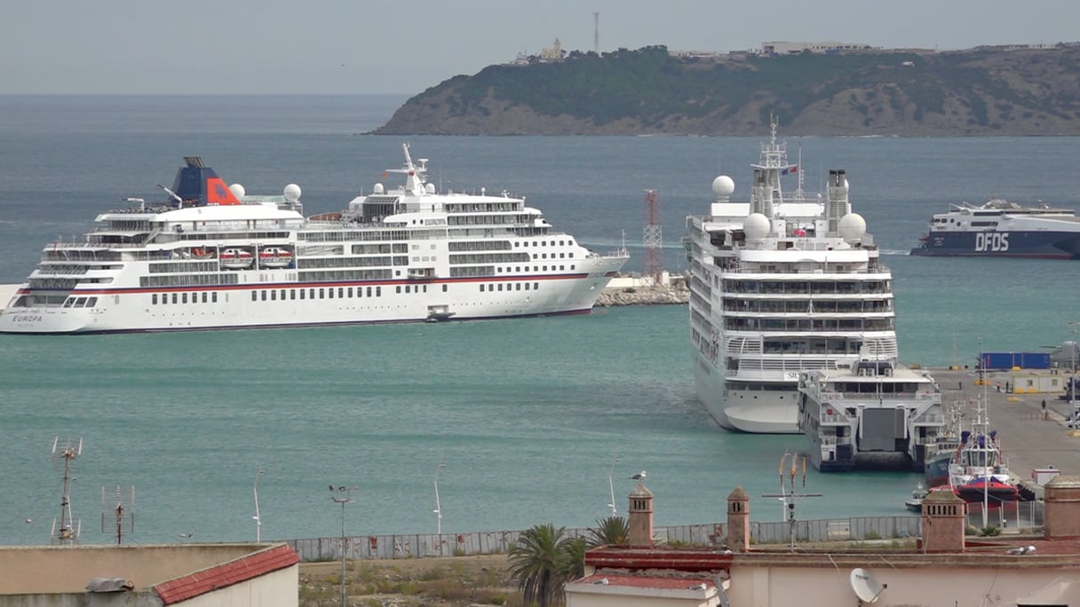 سفن سياحية ترسو بميناء طنجة وعلى متنها أزيد من خمسة آلاف سائح