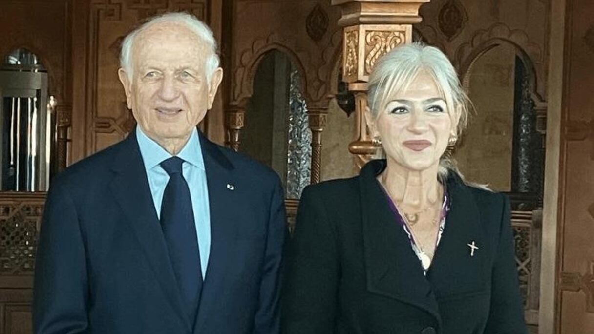 المستشارة المكلفة بالثقافة والرياضة في حكومة الأندلس، باتريسيا ديل بوزو و مستشار الملك محمد السادس، أندري أزولاي