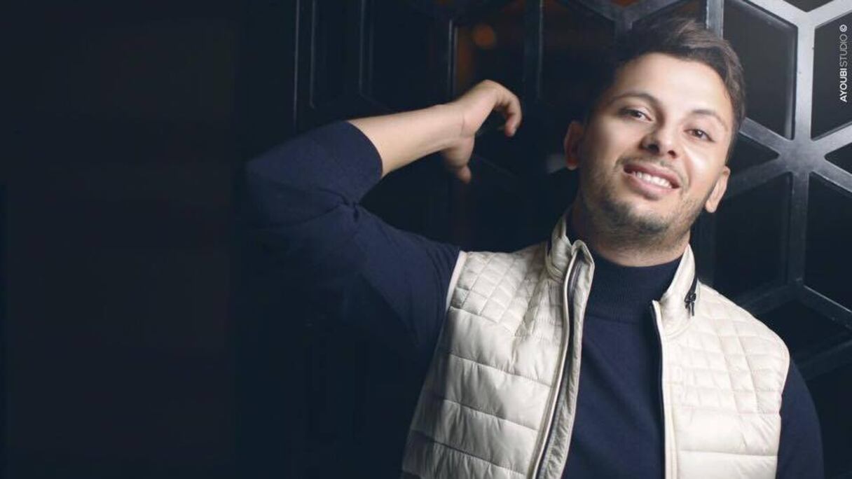 المطرب الشاب حاتم عمور شكلت له 2014 سنة سعيدة وجيدة، غير أن رحيل الفنان البسطاوي خلق الحدث الحزين بالنسبة إليه، يقول في تصريح لـLe360: "كانت سنة جيدة بامتياز عرفت من خلالها عدد من النجاحات، لكن رحيل محمد بسطاوي شكل الحدث الذي جعلني حزينا في نهاية 2014، فالمغرب فقد هرما كبيرا في السينما والتلفزيون".