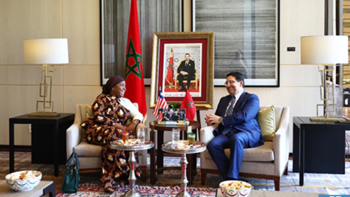وزير الشؤون الخارجية والتعاون الافريقي والمغاربة المقيمين بالخارج، ناصر بوريطة يتباحث مع نظيرته الليبيرية، سارا بيسولو نيانتي.