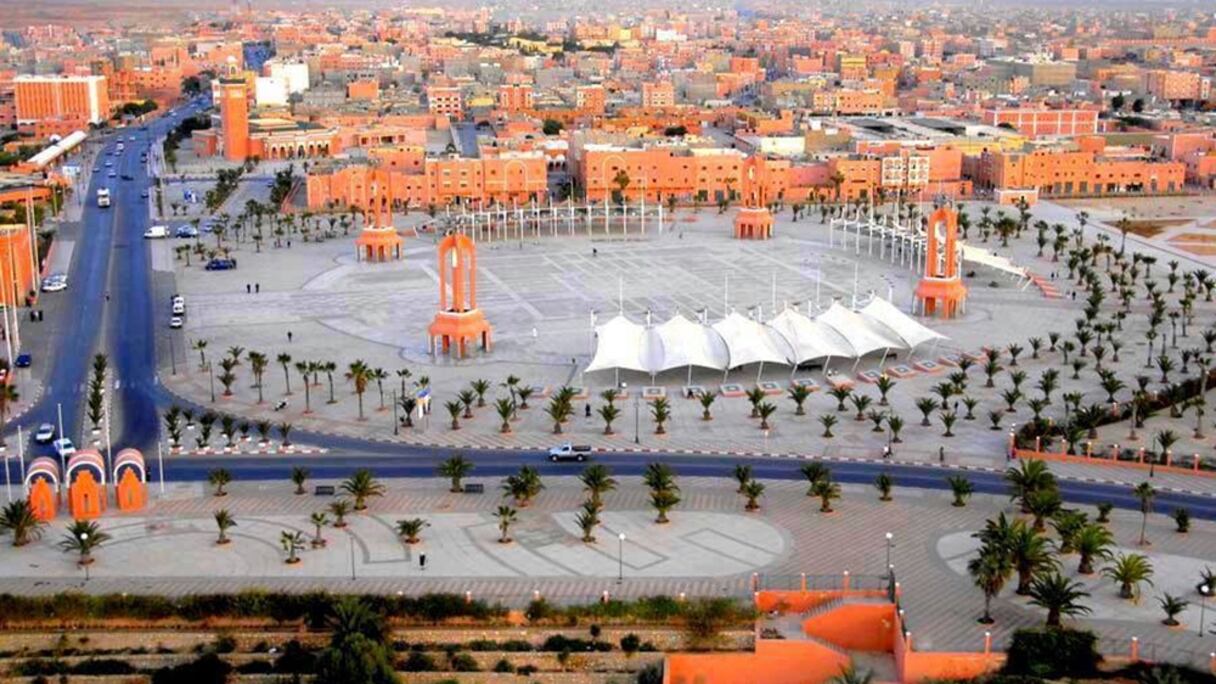 مدينة العيون