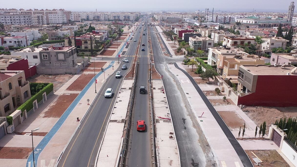 Le busway d’Agadir, dont les travaux de la première tranche sont quasi-finalisés, s’inscrit dans la cadre d’un programme quinquennal de développement urbain, qui aura cours jusqu’en 2024.
