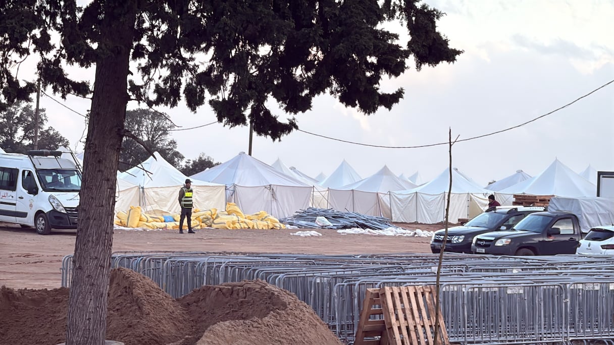 نصب آلاف الخيام بمدخل العرائش لإيواء المتضررين من فيضانات القصر الكبير