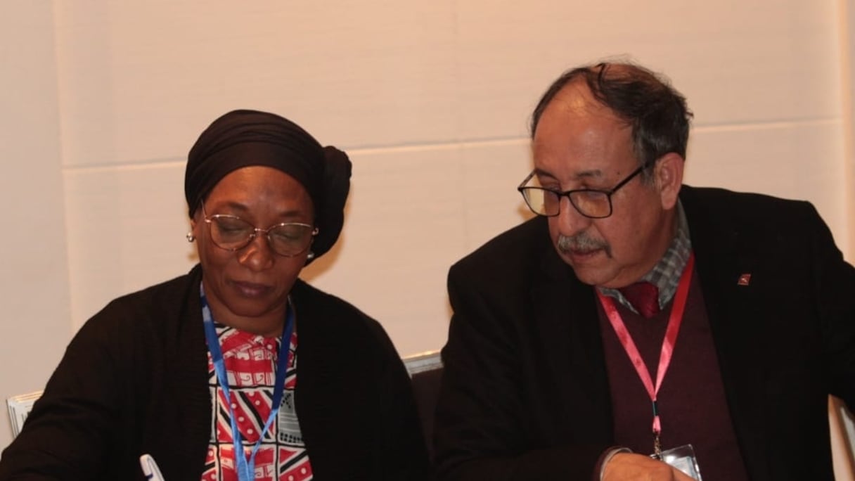 رئيس الجمعية البيضاوية لأطباء الأطفال بالقطاع الخاص الدكتور مولاي سعيد عفيف، ورئيسة جمعية أطباء الأطفال لإفريقيا السوداء للناطقين باللغة الفرنسية البروفيسور مريم سيلا،