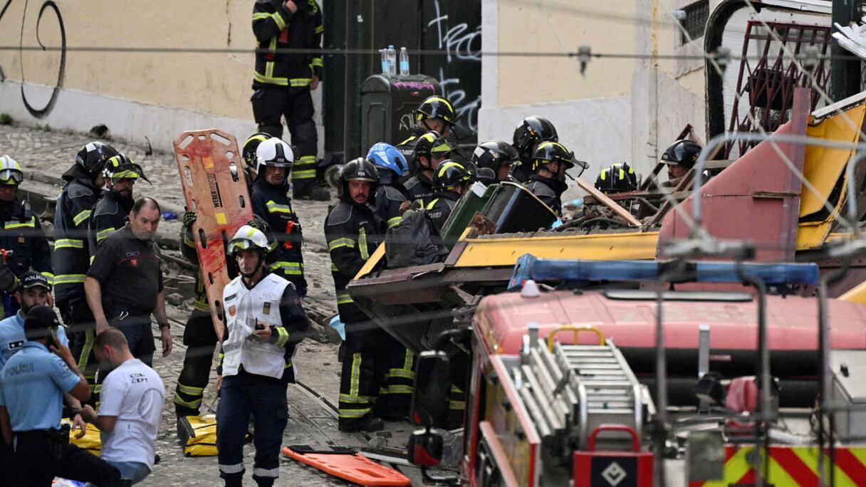 حادث خروج عربة قطار سياحي عن مسارها بالبرتغال