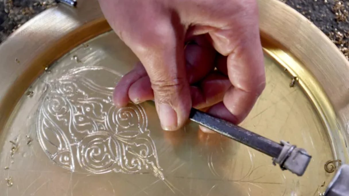 النقش على المعادن