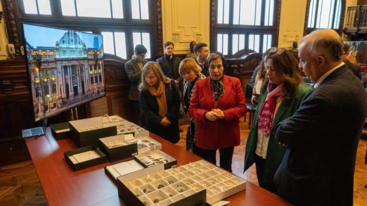 المغرب يستعيد من الشيلي 117 قطعة أحفورية يعود تاريخها إلى 400 مليون سنة