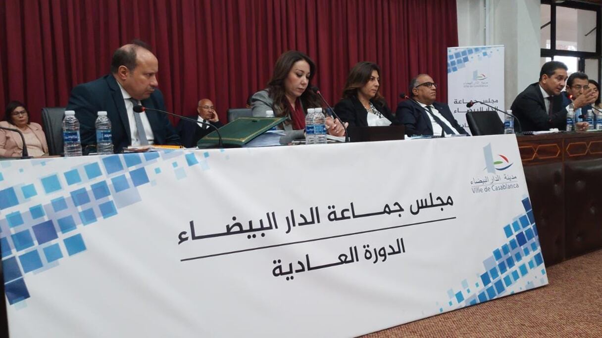 نبيلة الرميلي رئيسة مجلس مدينة الدار البيضاء خلال اجتماع الدورة العادية لشهر ماي 2023