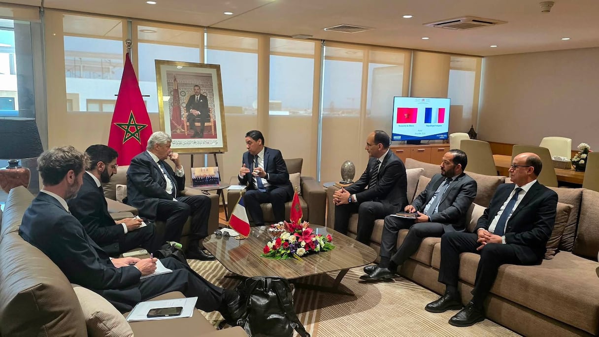 كاتب الدولة المكلف بالتجارة الخارجية، عمر حجيرة، والوزير المنتدب الفرنسي المكلف بالتجارة الخارجية نيكولا فورييسيه، بمقر كتابة الدولة بالرباط