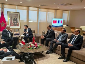 كاتب الدولة المكلف بالتجارة الخارجية، عمر حجيرة، والوزير المنتدب الفرنسي المكلف بالتجارة الخارجية نيكولا فورييسيه، بمقر كتابة الدولة بالرباط