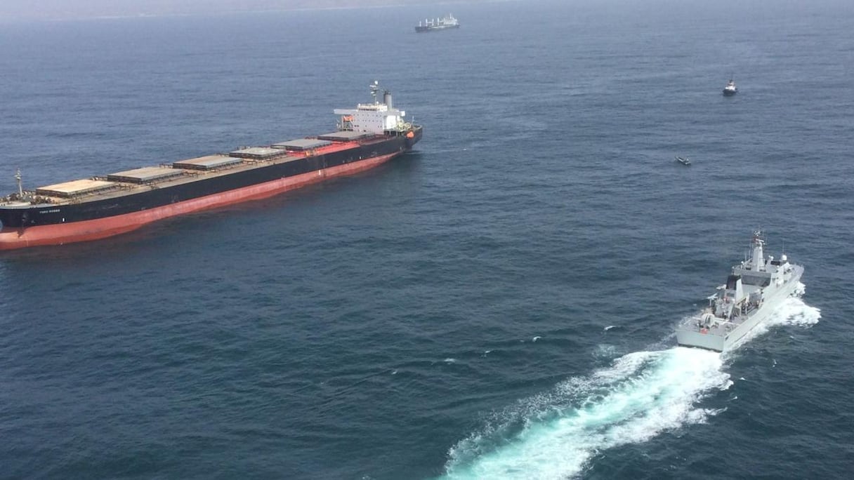 انفجار محرك سفينة شحن بالجرف الأصفر