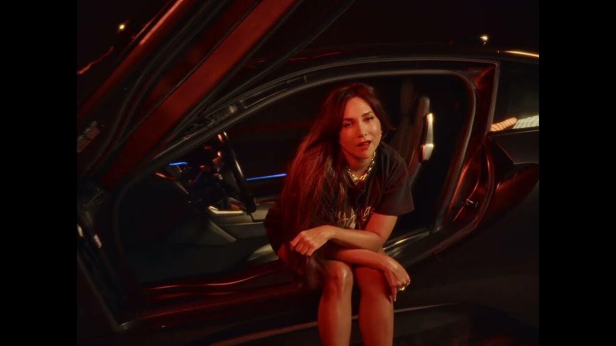 الفنانة الفرنسية ليزلي