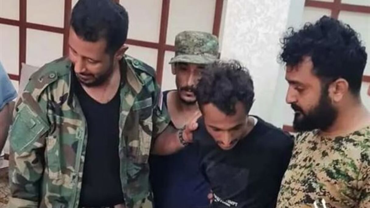 القاتل أثناء إلقاء القبض عليه