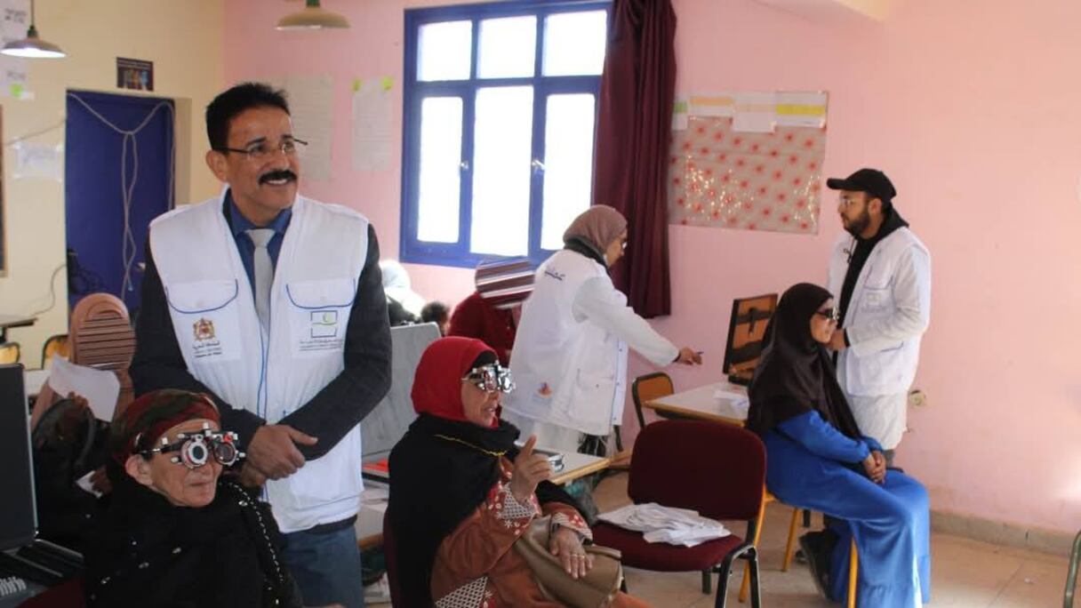 المستشفى المتنقل بإملشيل يواصل تقديم خدماته للساكنة