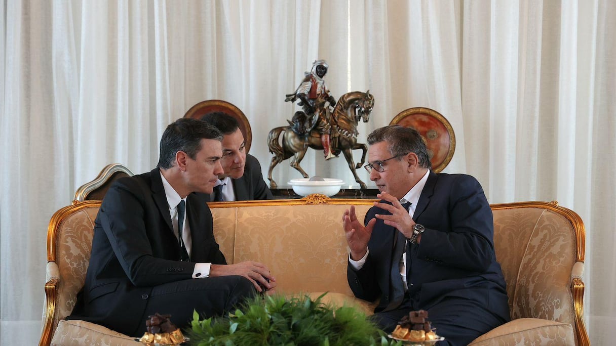 رئيس الحكومة عزيز أخنوش مع نظيره الإسباني بيدرو سانشيز، بالرباط