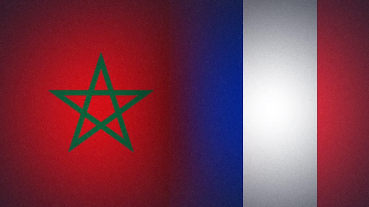 Les drapeaux marocain et français.