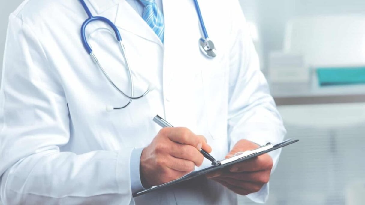 صورة تعبيرية لطبيب