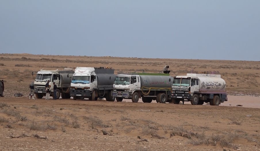 التساقطات المطرية تُنعش تجارة «ماء الغدير» بمدينة العيون