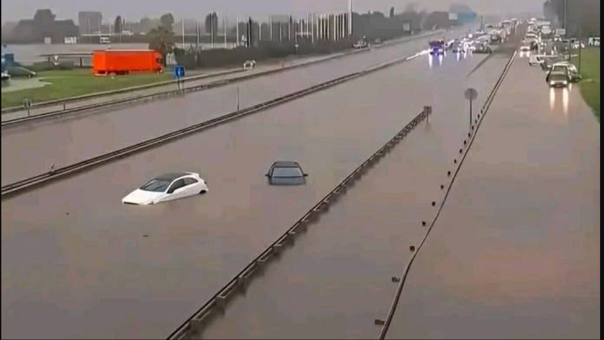 فيضانات برشلونة