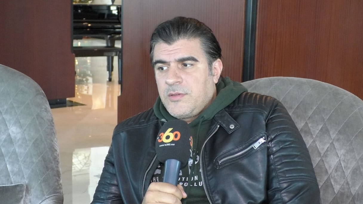 Yassine Ahjjam au micro de Le360, à Casablanca.