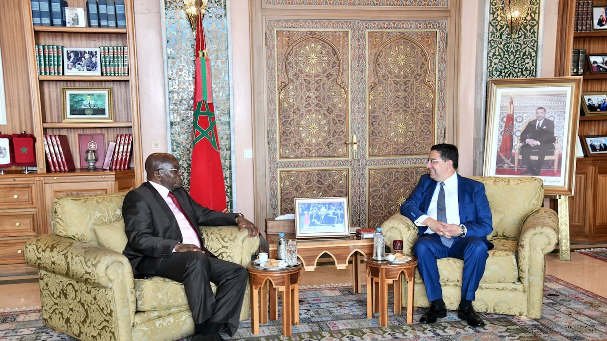 L'ancien président sud-africain et leader du MK, Jacob Zuma, avec le ministre des Affaires étrangères, Nasser Bourita, mardi 15 juillet 2025 à Rabat.