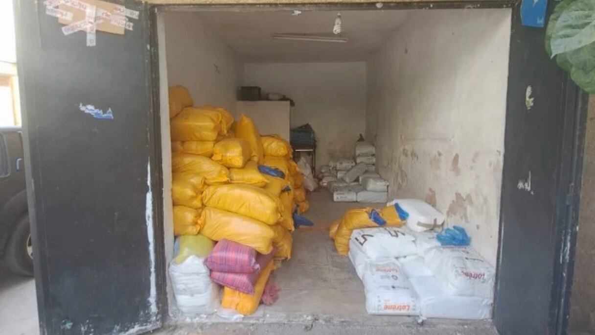 ضبط 3 أطنان من الأكياس البلاستيكية مخبأة في مرآب بفاس