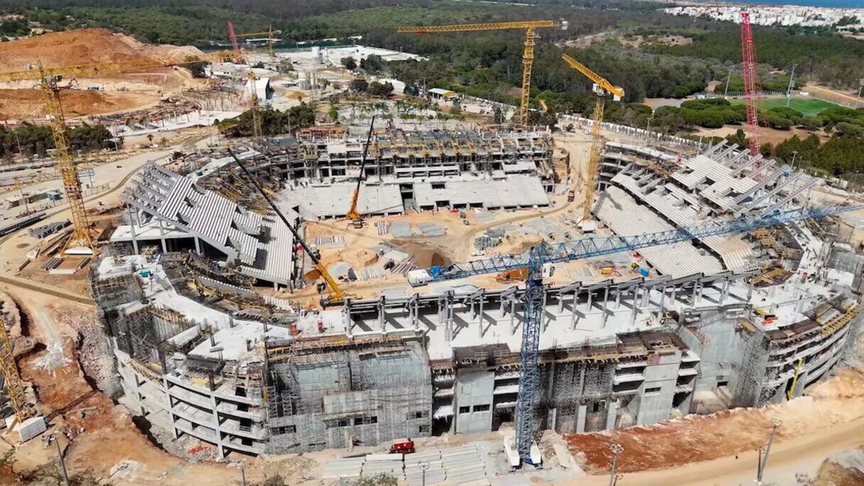 Le chantier du nouveau stade Moulay Abdellah de Rabat vu du ciel.