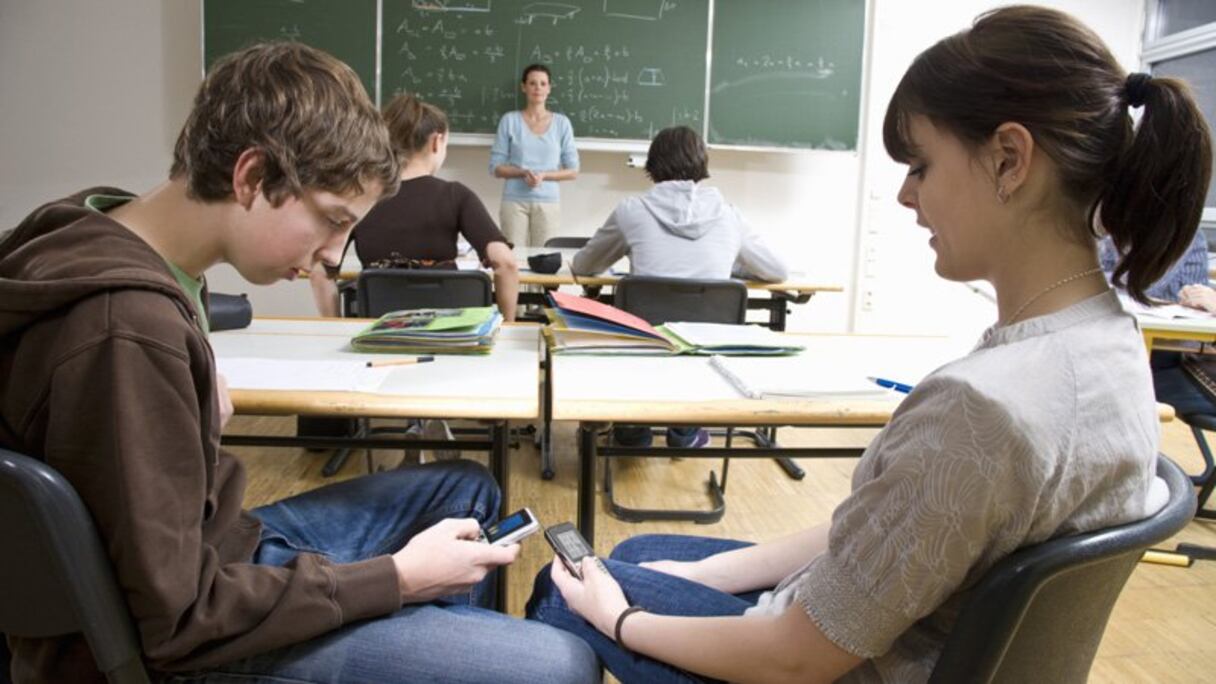 منع الهواتف النقالة في المؤسسات التعليمية