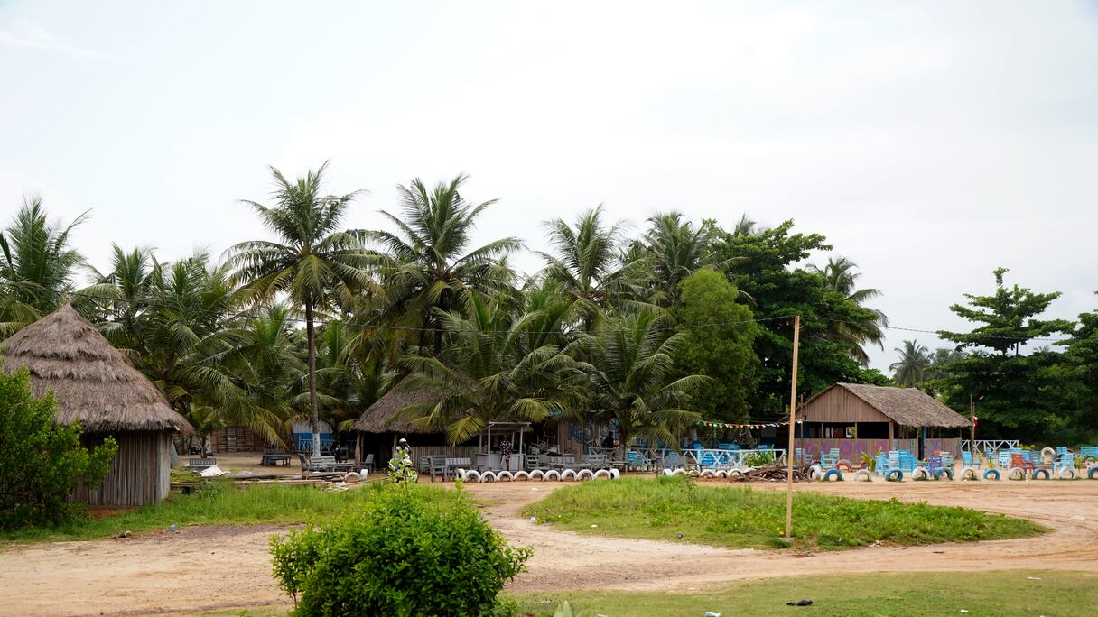 قرية السلام جنة فوق أرض سان بيدرو معقل مشجعي و مباريات "الأسود"