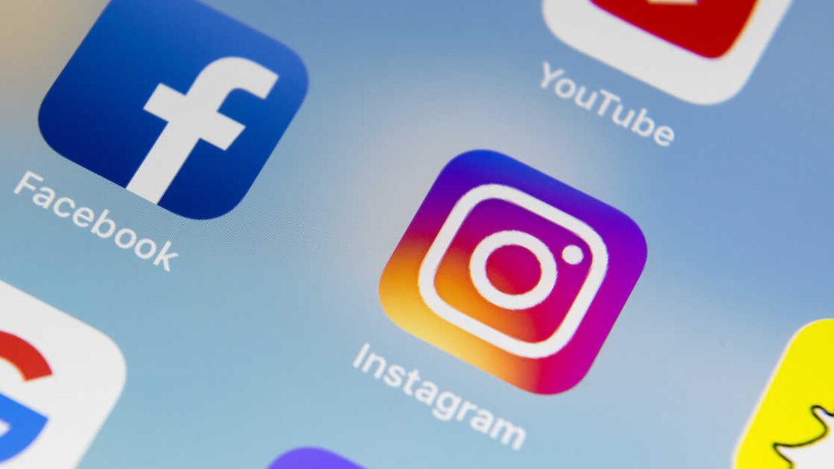 انستغرام وفيسبوك