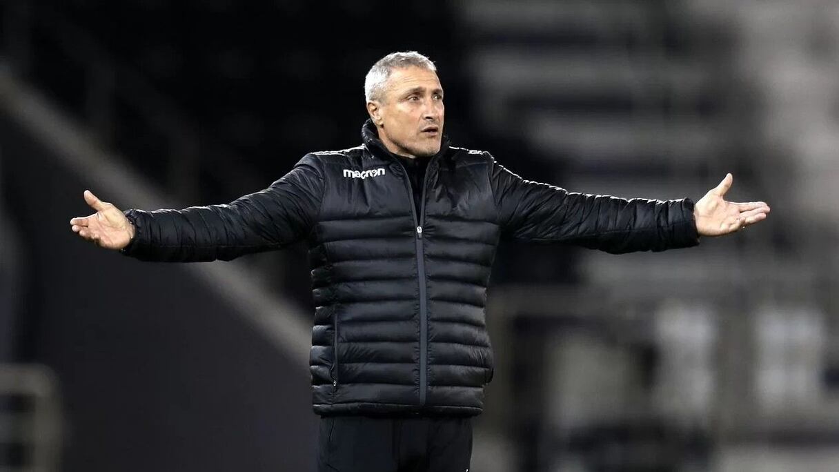 المدرب الفرنسي بيرنارد كازوني
