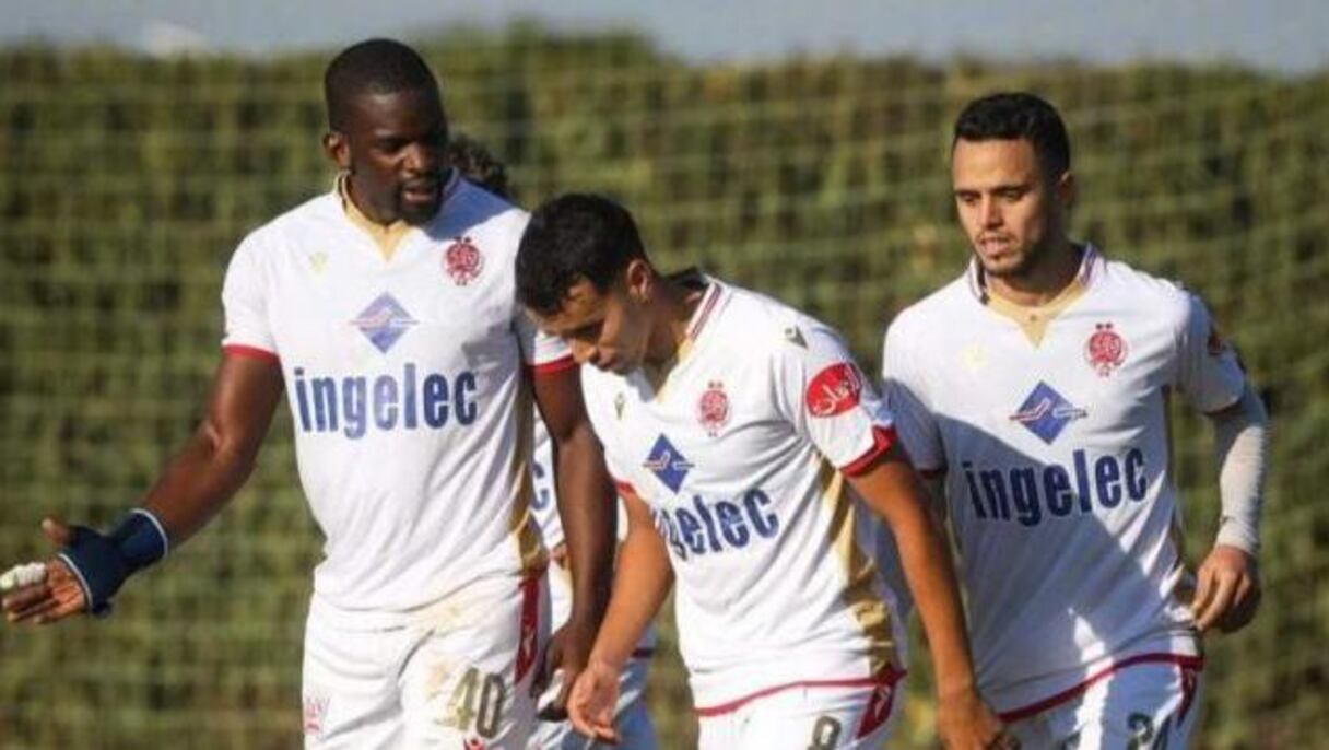 لاعبين من فريق الوداد الرياضي البيضاوي
