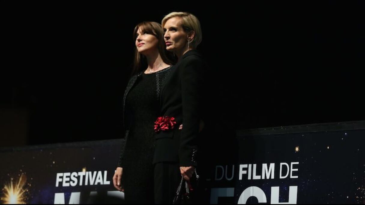 مونيكا بيلوتشي إلى جانب مستشارة رئيس مؤسسة المهرجان الدولي للفيلم بمراكش، ميليتا توسكان دي بلانتيي
