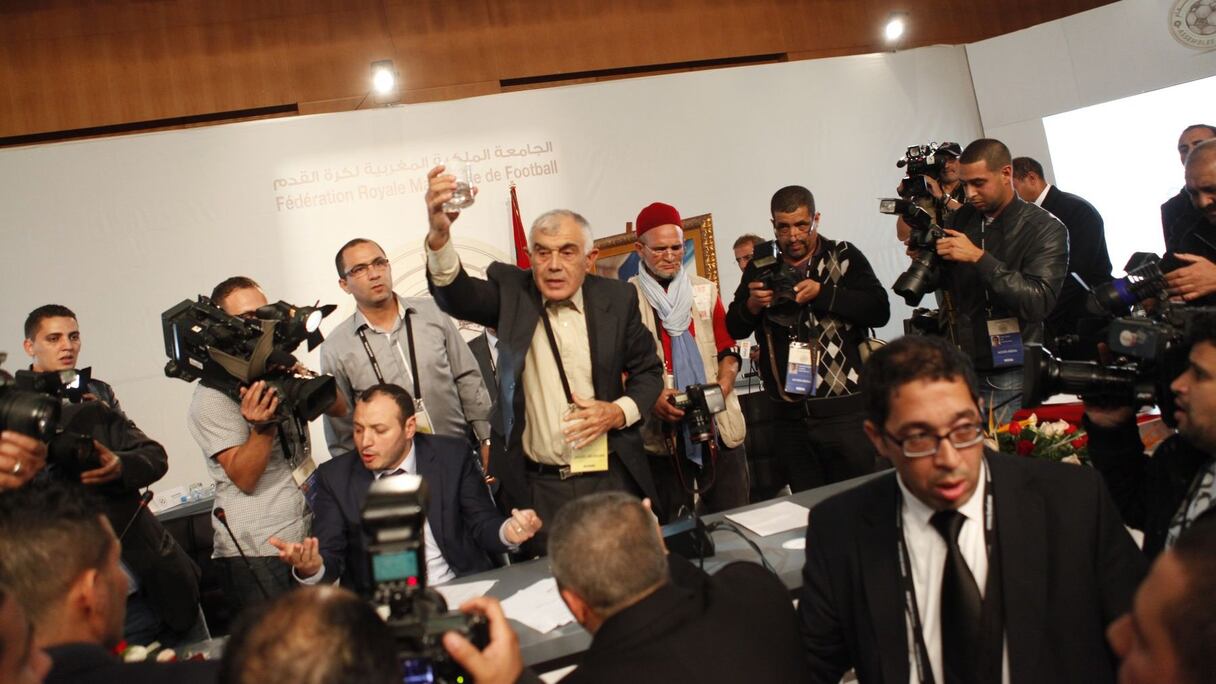 التوتر خيم على أجواء الجمع العام
