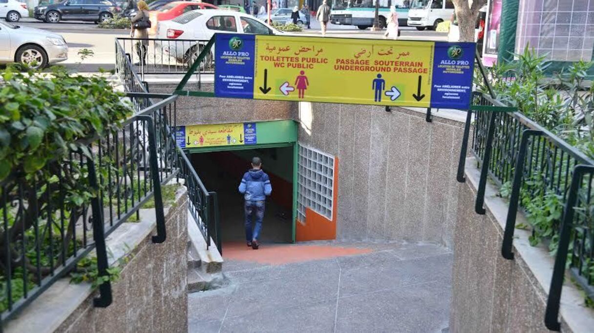 مرحاض عمومي في ممر تحت شارع الجيش الملكي