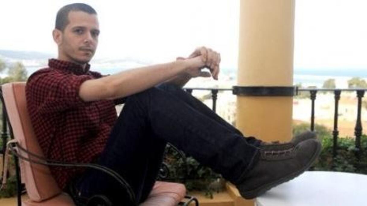 عبد الله الطايع، الكاتب المثلي المثير للجدل
