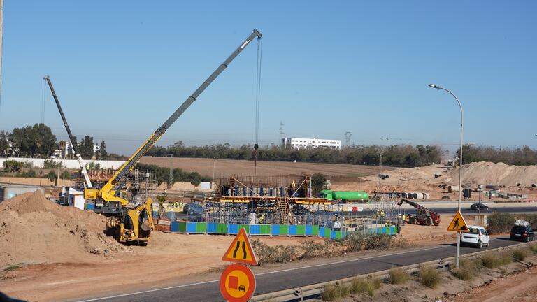 مشاهد حصرية لتشييد مفترق طرق من 3 مستويات بمدخل الدار البيضاء (خليل السالك /Le360)