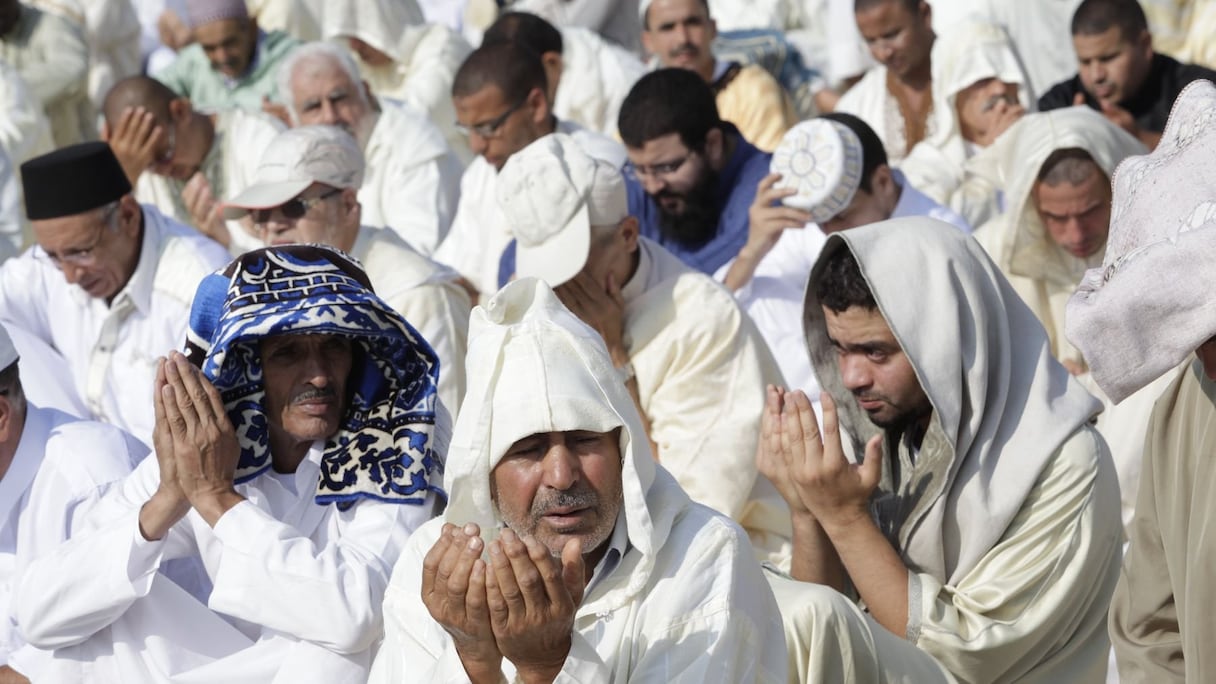 في لحظة ابتهال إلى الله
