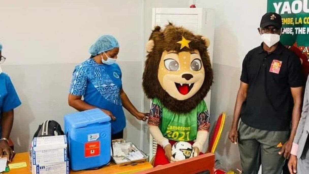  تميمة كأس أفريقيا مولا تحصل على لقاح فيروس كورونا
