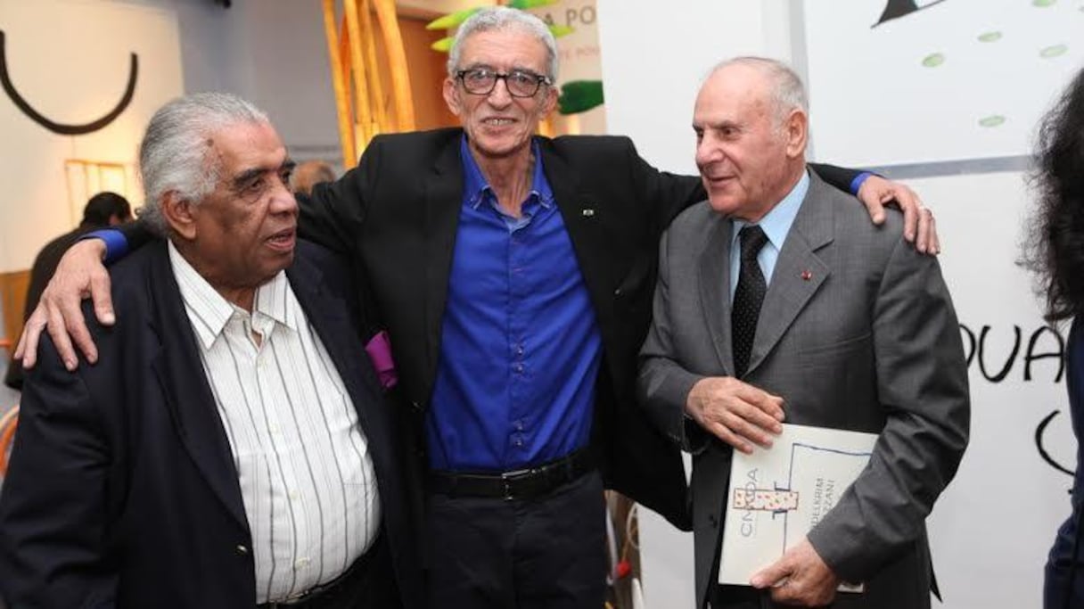 الفنان التشكيلي عبد الكريم الوزاني رفقة الحسين طلال وجنرال سكيردج.
