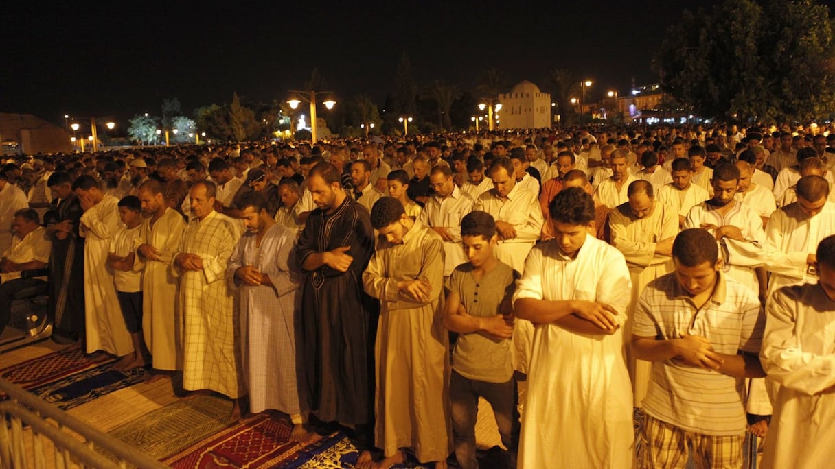 صلاة المراكشيين في مسجد الكتبية التاريخي
