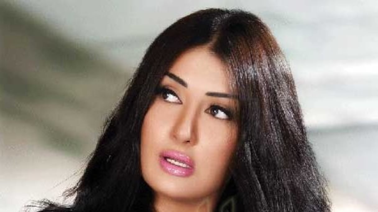 غادة عبد الرزاق تدخل في خانة الممثلات الطويلات إذ تبلغ 173 سنتيم
