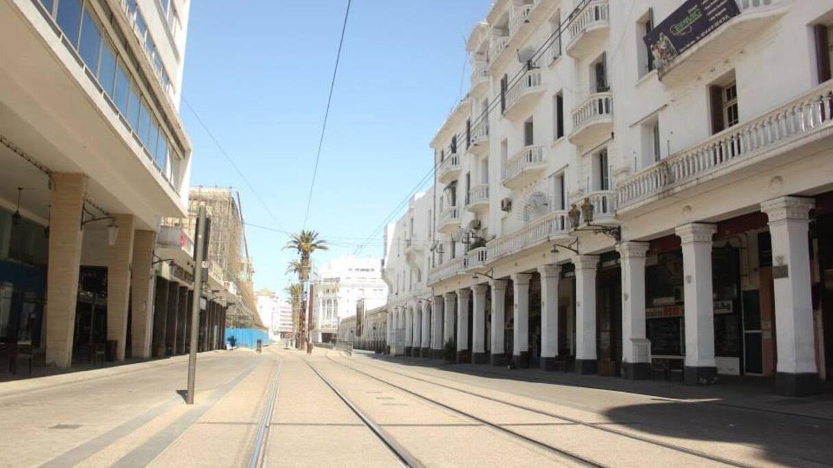 شارع محمد الخامس يتحول إلى شارع مهجور
