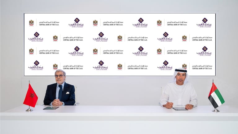 مصرف الإمارات المركزي وبنك المغرب يوقعان مذكرتي تفاهم لتعزيز التعاون الرقابي والتمويل الإسلامي وربط أنظمة الدفع