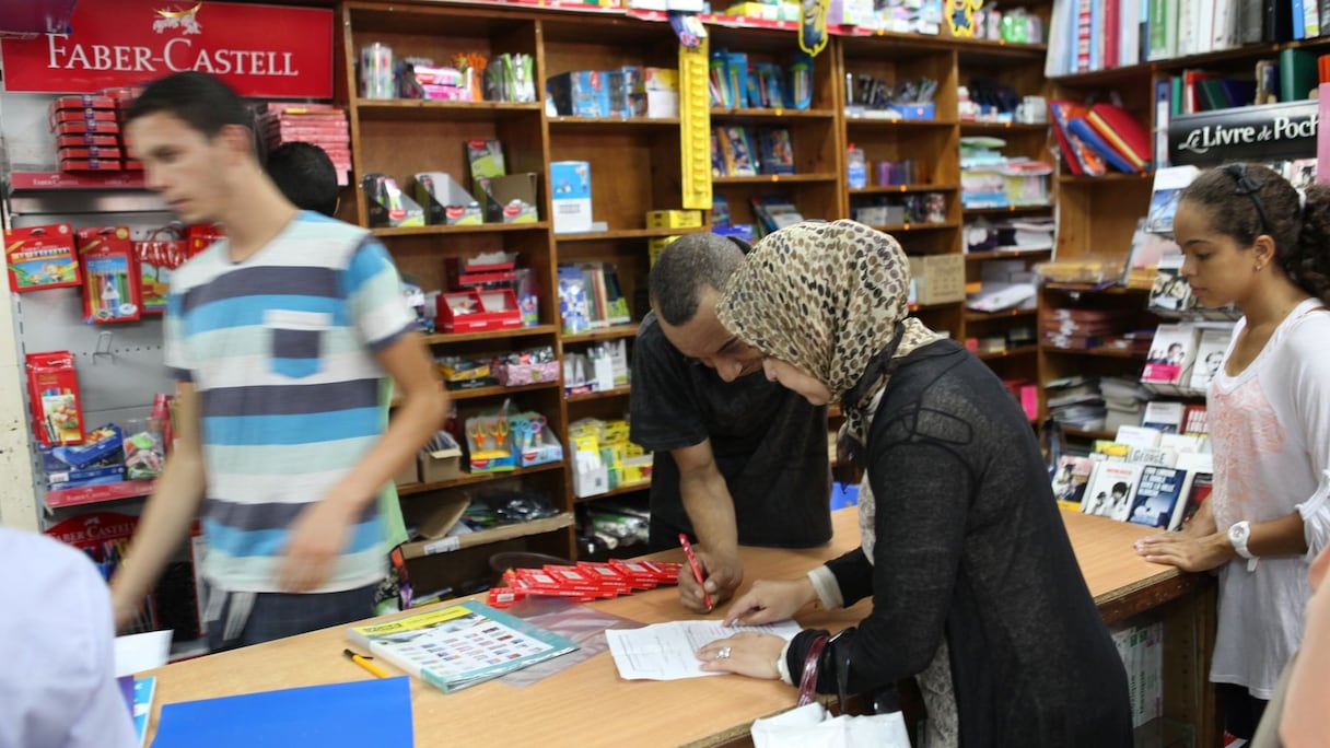 أصبحت المحفظة المدرسية عبئ على الأباء لثمنها وعلى الأطفال لحمولتها التي تتجاوز أربعة كيلوغرام
